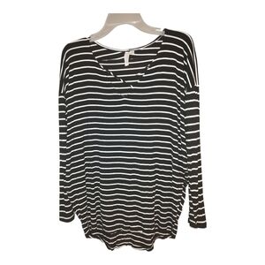 Jolie Cross Front V-Neck Super Soft Size Medium Black and White Striped Top